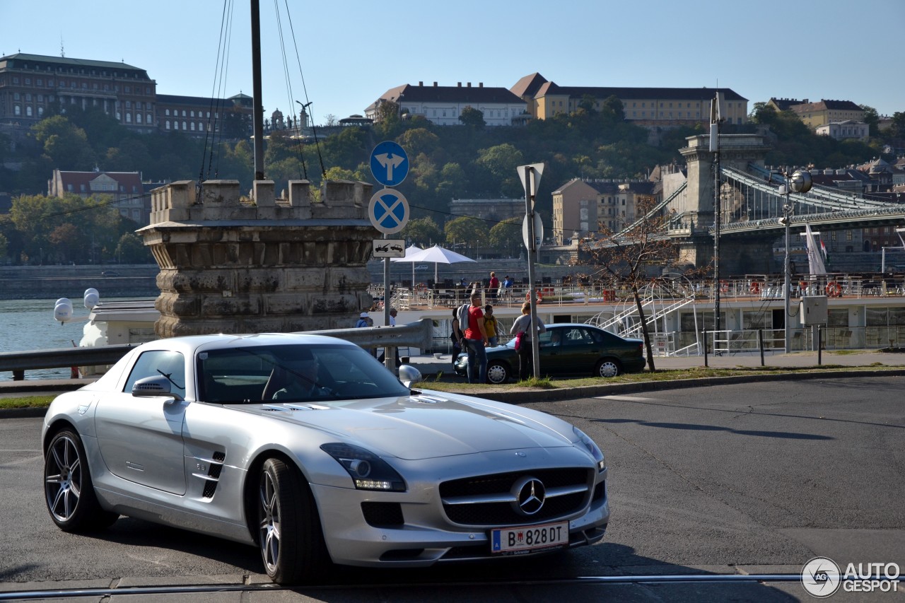 Mercedes-Benz SLS AMG