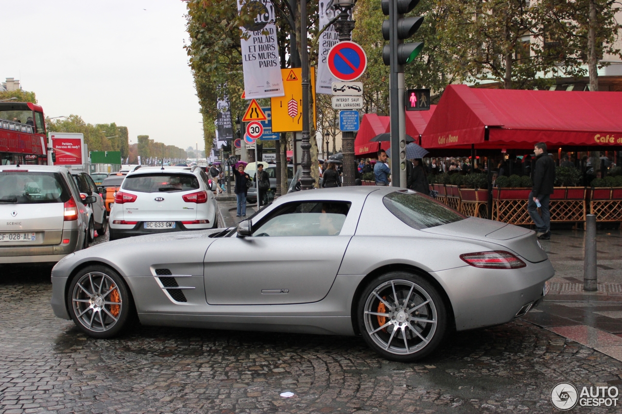 Mercedes-Benz SLS AMG