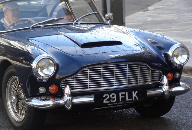 Aston Martin DB4