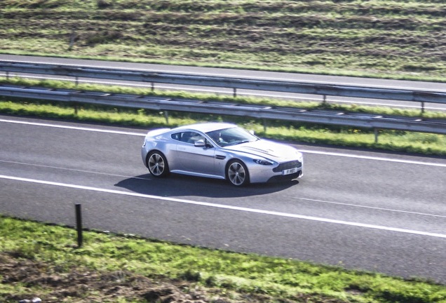 Aston Martin V12 Vantage