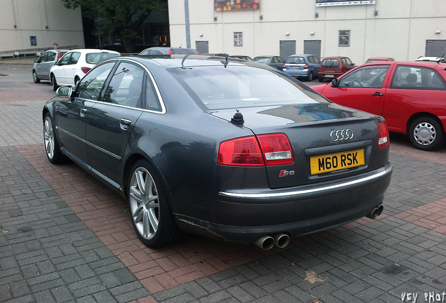 Audi S8 D3