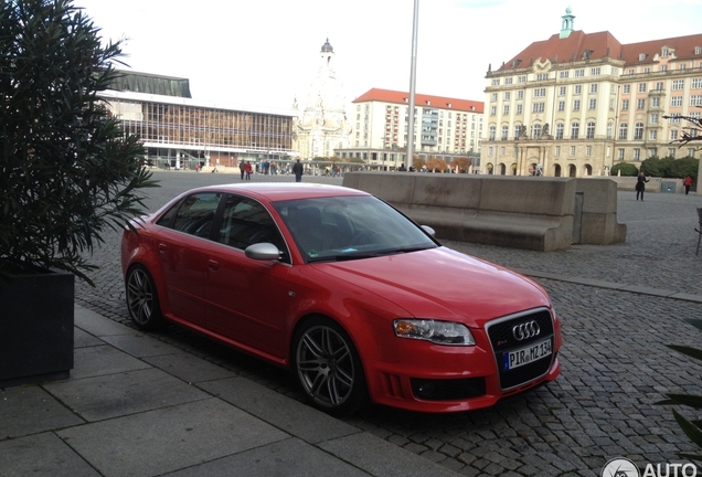 Audi RS4 Sedan