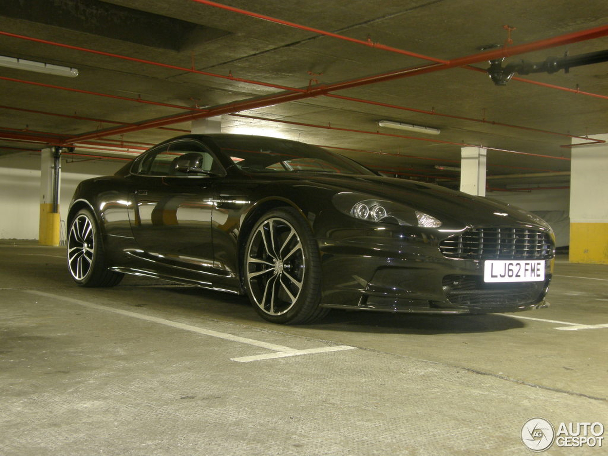 Aston Martin DBS Carbon Black Edition