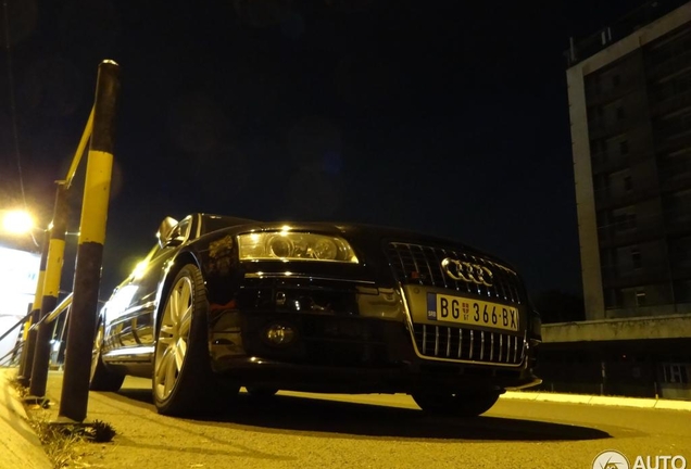 Audi S8 D3