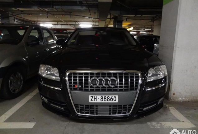 Audi S8 D3