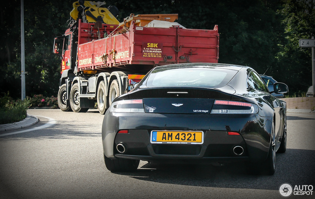 Aston Martin V12 Vantage