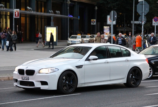 BMW M5 F10 2011