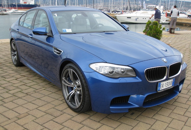 BMW M5 F10 2011