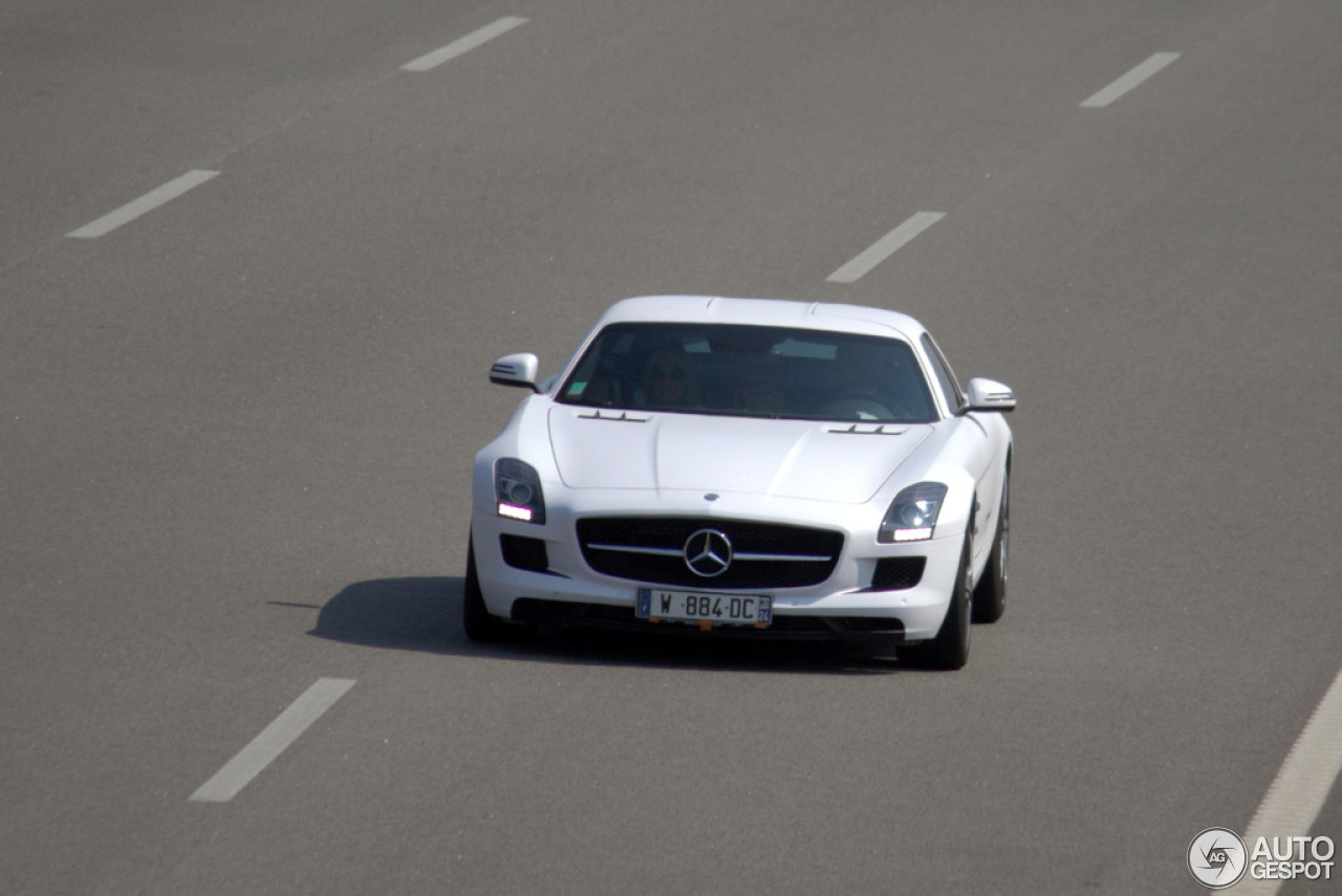 Mercedes-Benz SLS AMG