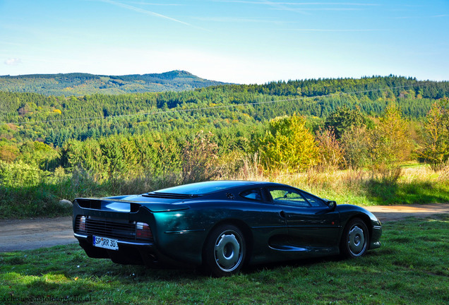 Jaguar XJ220