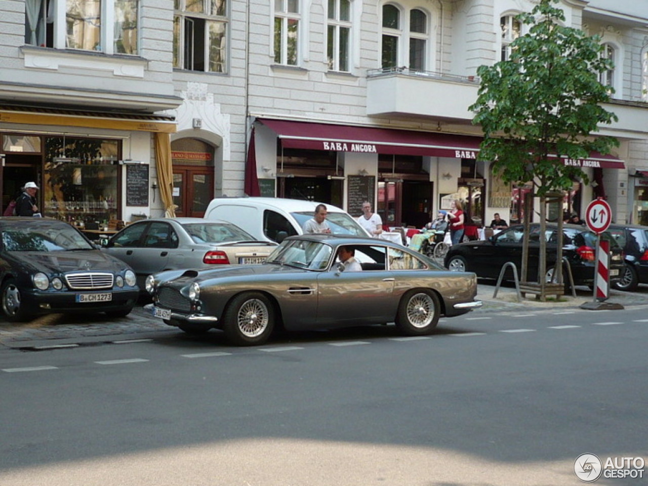 Aston Martin DB4