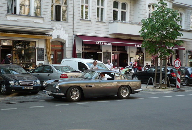 Aston Martin DB4