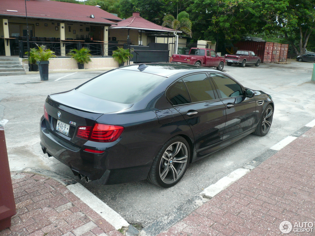 BMW M5 F10 2011