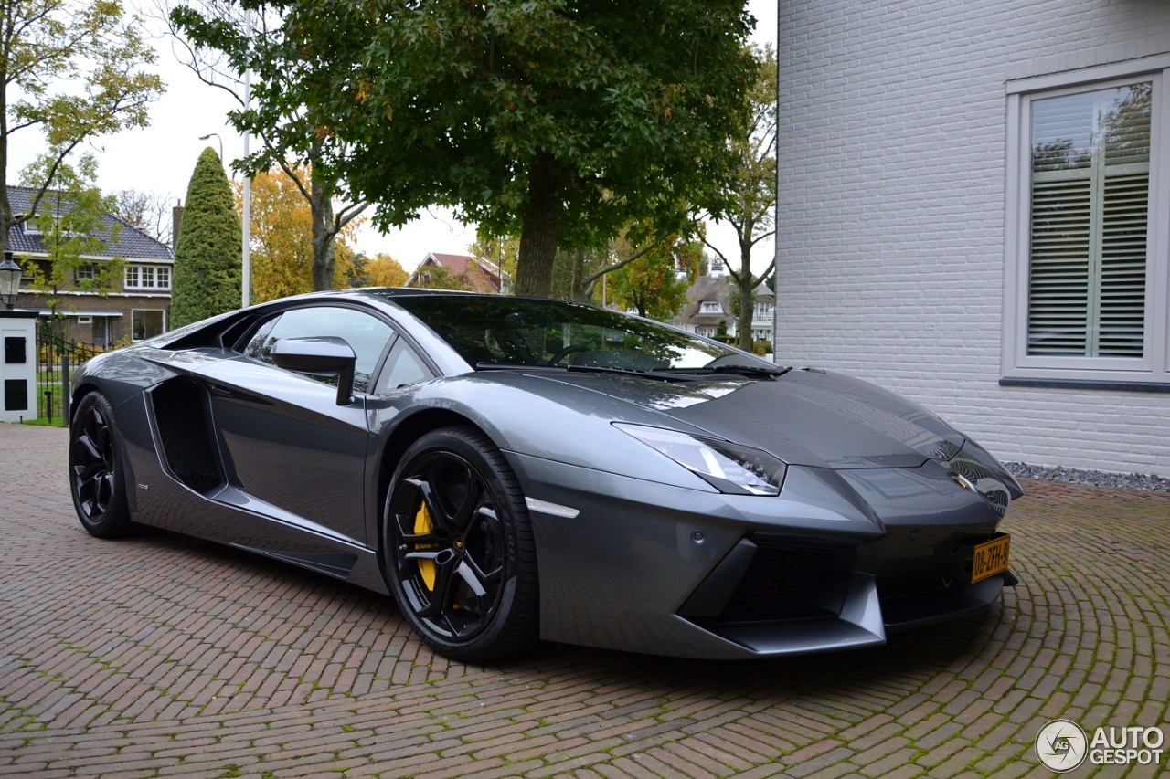 Lamborghini Aventador LP700-4