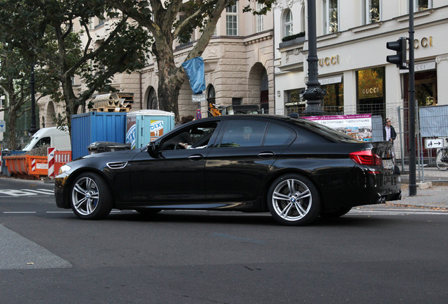 BMW M5 F10 2011