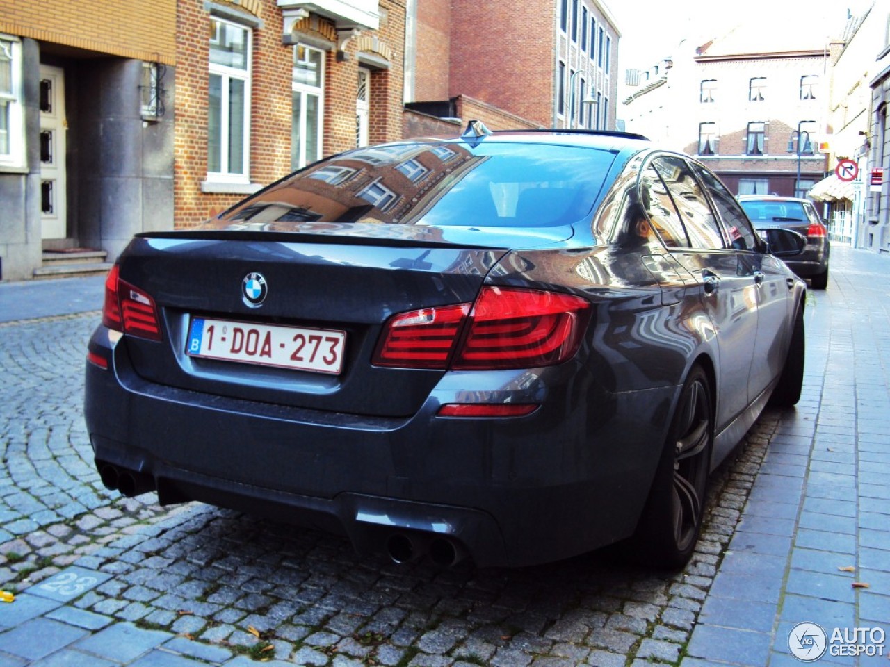 BMW M5 F10 2011