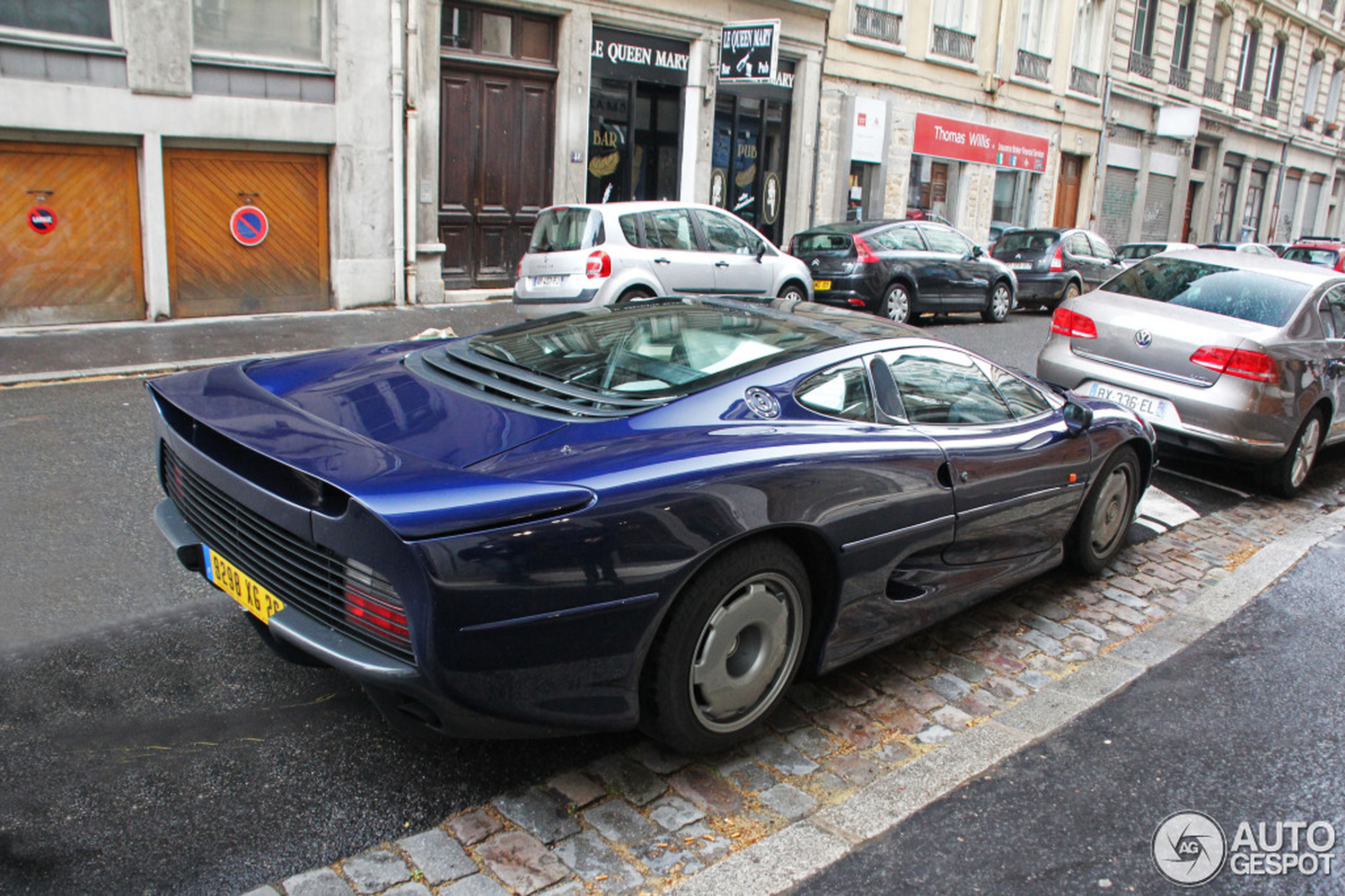 Jaguar XJ220