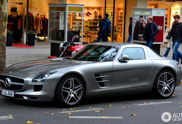 Mercedes-Benz SLS AMG