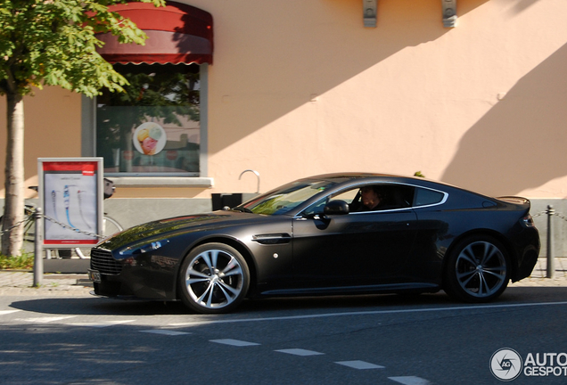 Aston Martin V12 Vantage