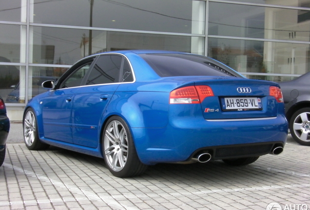 Audi RS4 Sedan