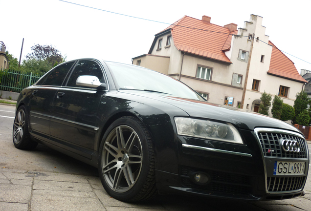 Audi S8 D3