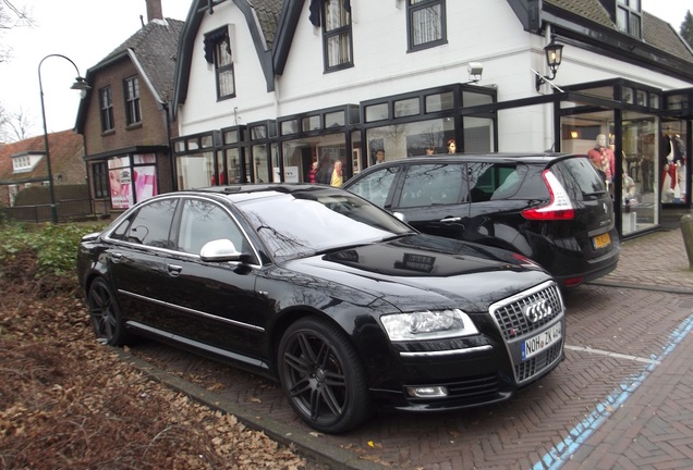 Audi S8 D3