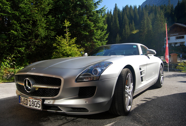 Mercedes-Benz SLS AMG