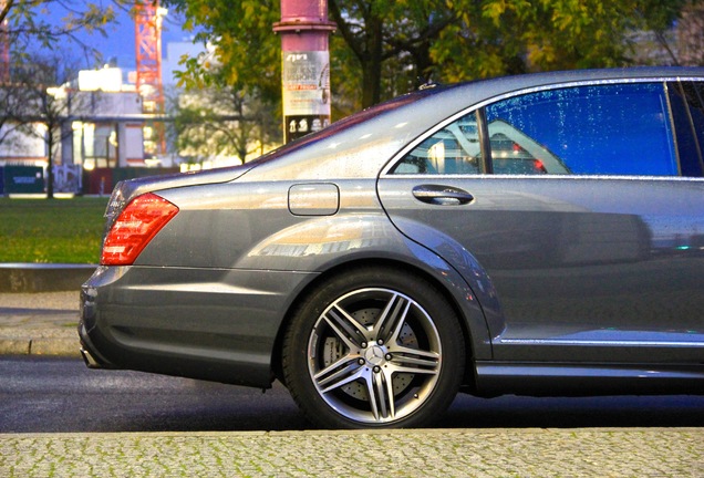 Mercedes-Benz S 63 AMG W221 2011