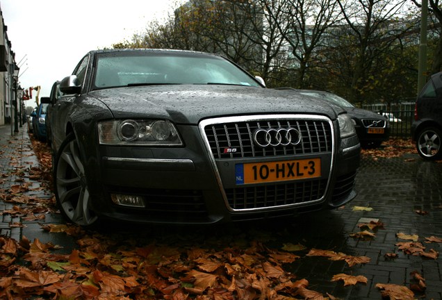 Audi S8 D3