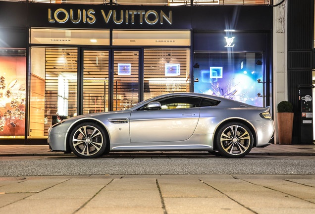 Aston Martin V12 Vantage