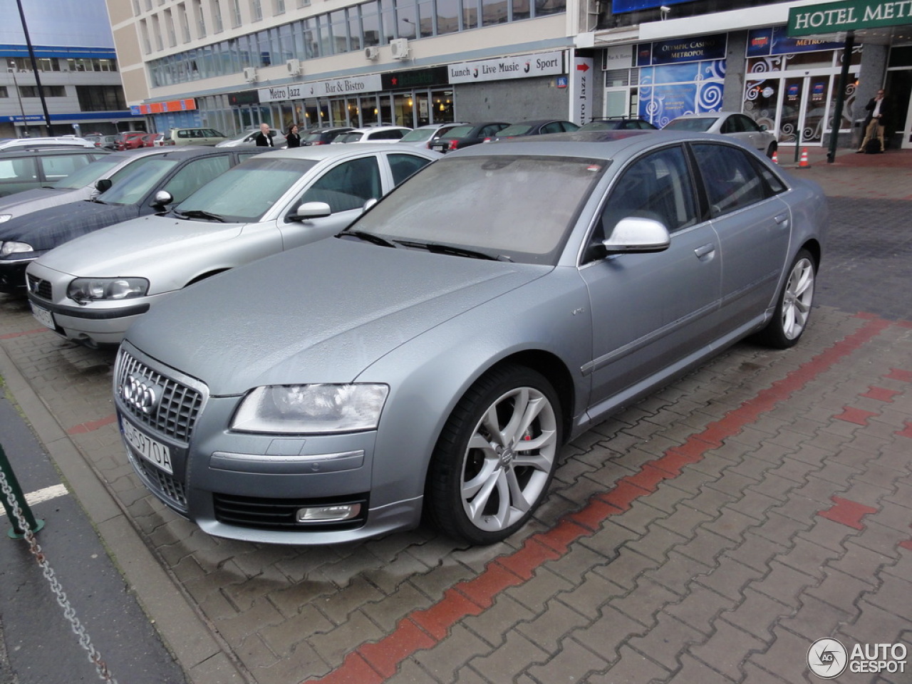 Audi S8 D3