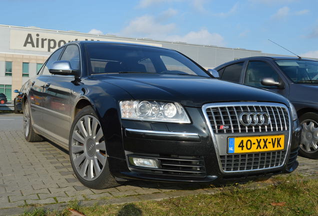 Audi S8 D3