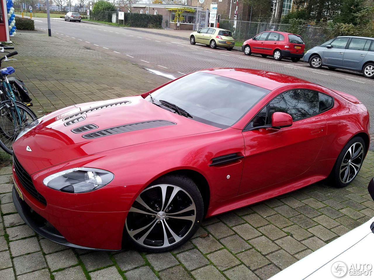 Aston Martin V12 Vantage