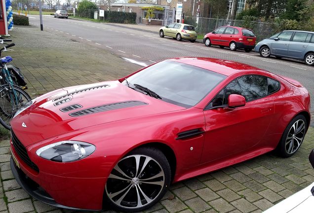 Aston Martin V12 Vantage