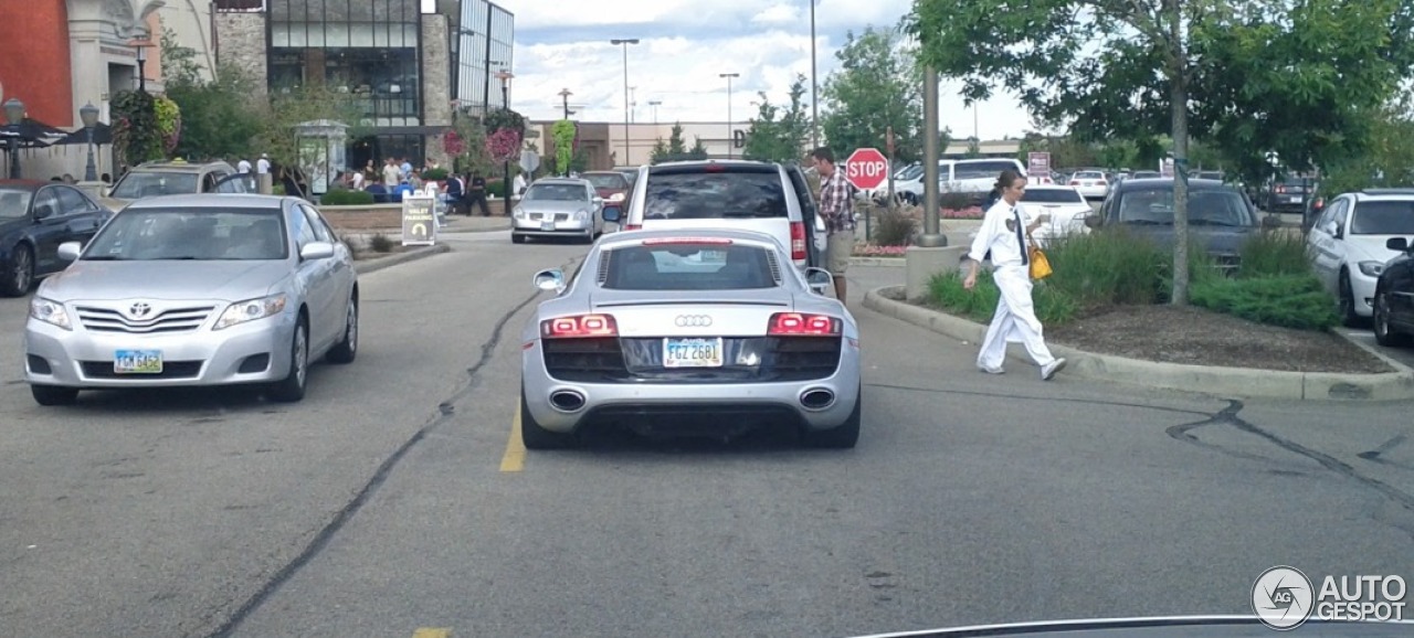 Audi R8 V10