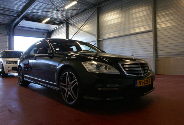 Mercedes-Benz S 65 AMG V221