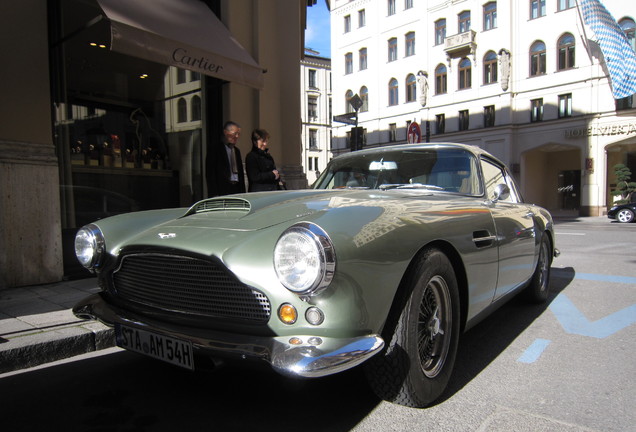 Aston Martin DB4