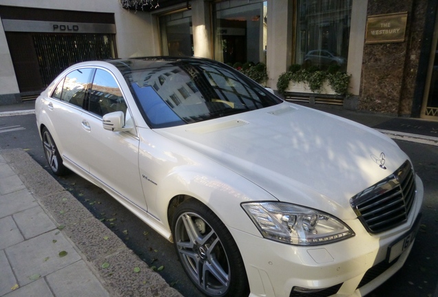 Mercedes-Benz S 63 AMG W221 2011