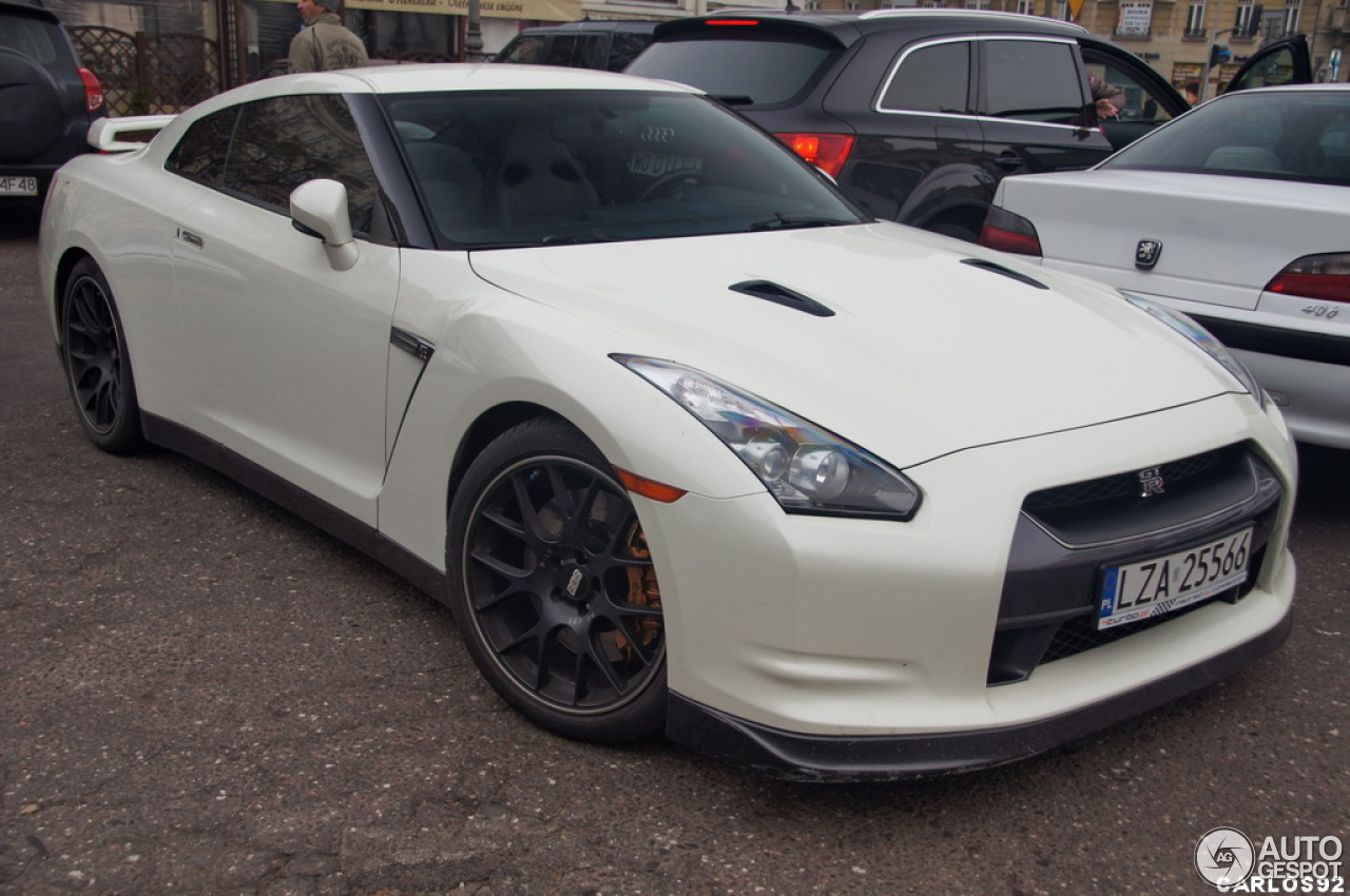 Nissan GT-R