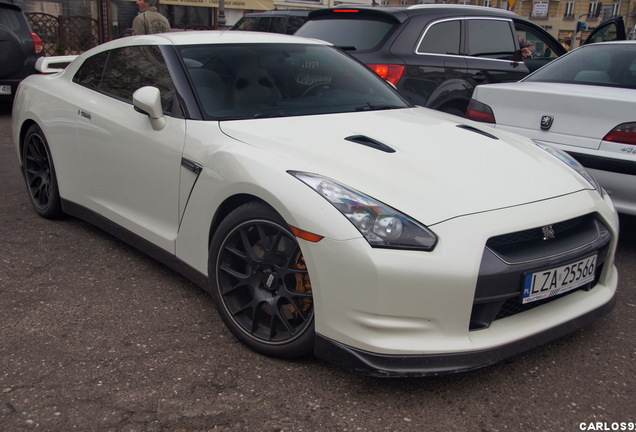 Nissan GT-R