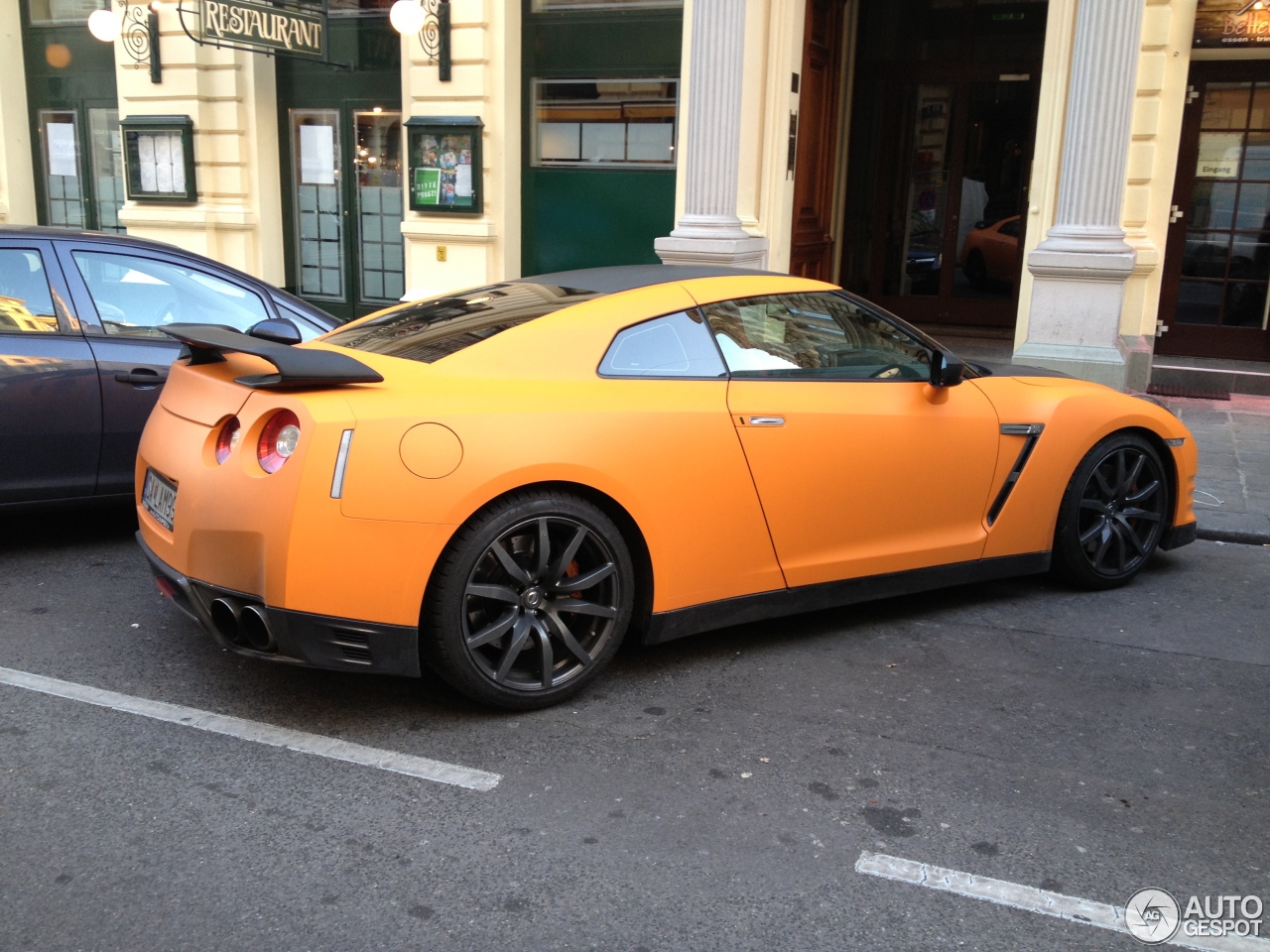 Nissan GT-R 2012