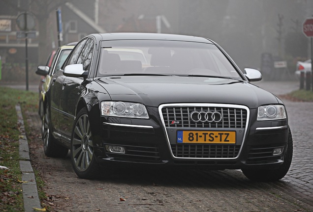 Audi S8 D3