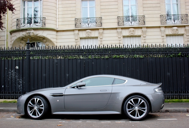 Aston Martin V12 Vantage