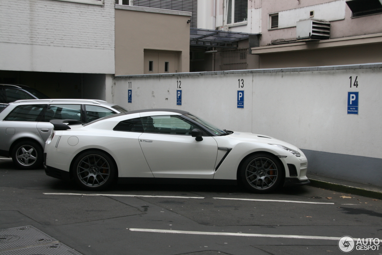 Nissan GT-R Tommy Kaira Silver Wolf
