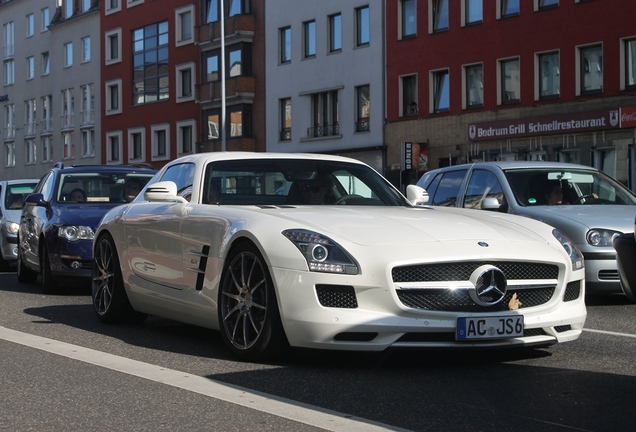 Mercedes-Benz SLS AMG