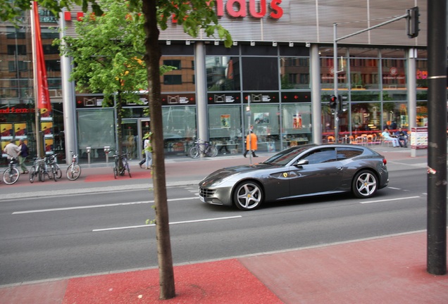 Ferrari FF