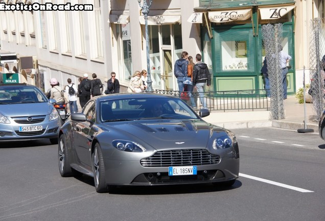 Aston Martin V12 Vantage