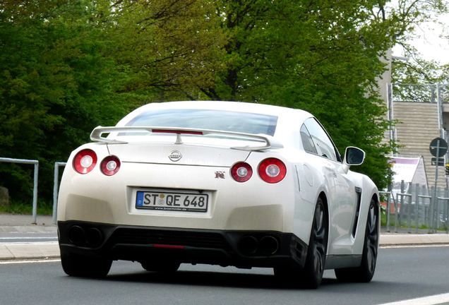 Nissan GT-R 2011