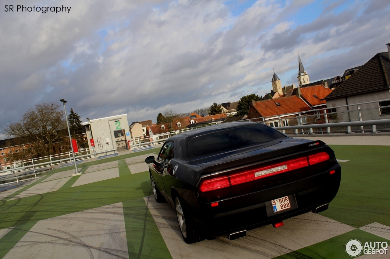 Dodge Challenger SRT-8