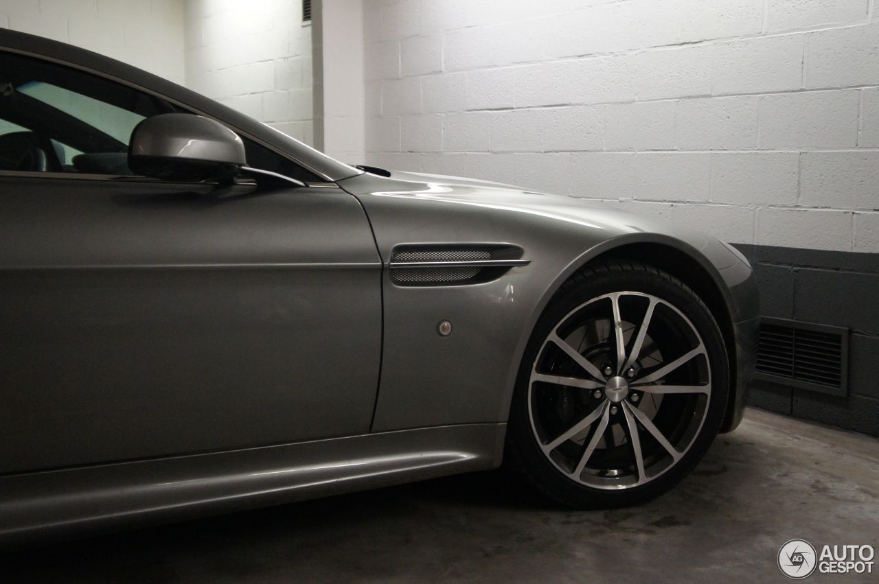 Aston Martin V8 Vantage 2012